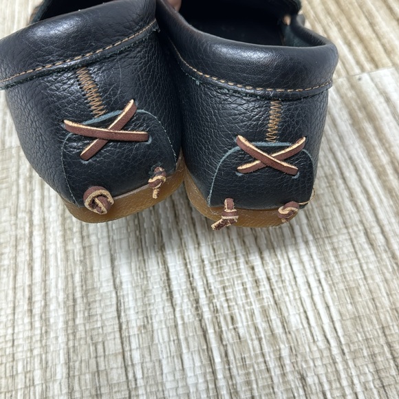 Minnetonka Shoes - Picture 5 of 8